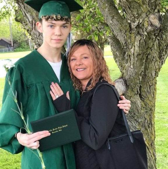 Meet your Posher, Tracy - Picture 1 of 1